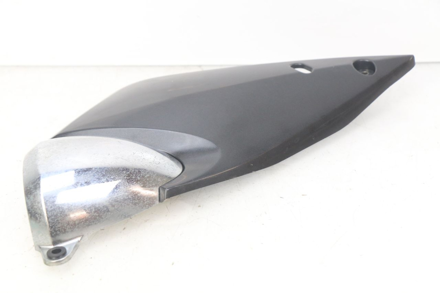 photo de TAMPA LATERAL DIREITA SOB O BANCO SUZUKI GSF N BANDIT 600 (2000 - 2004) - Outro ângulo de visão