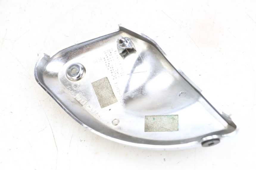 photo de TAMPA LATERAL DIREITA SOB O BANCO SUZUKI GSF N BANDIT 600 (1996 - 1999) - Zoom do estado de desgaste