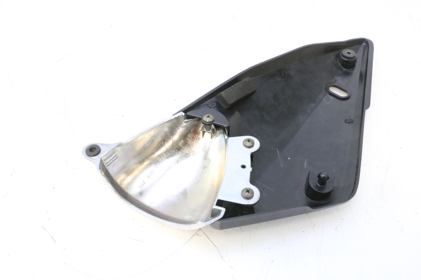 photo de TAMPA DIREITA SOB O ASSENTO SUZUKI GSF N BANDIT 1200 (2001 - 2005) - Detalhe da peça
