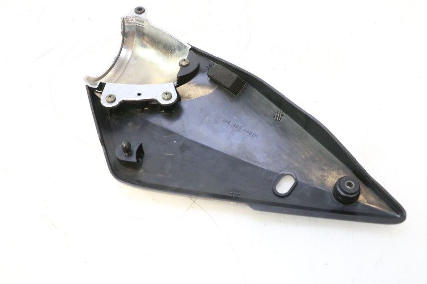 photo de TAMPA DIREITA SOB O ASSENTO SUZUKI GSF N BANDIT 1200 (2001 - 2005) - Zoom do estado de desgaste