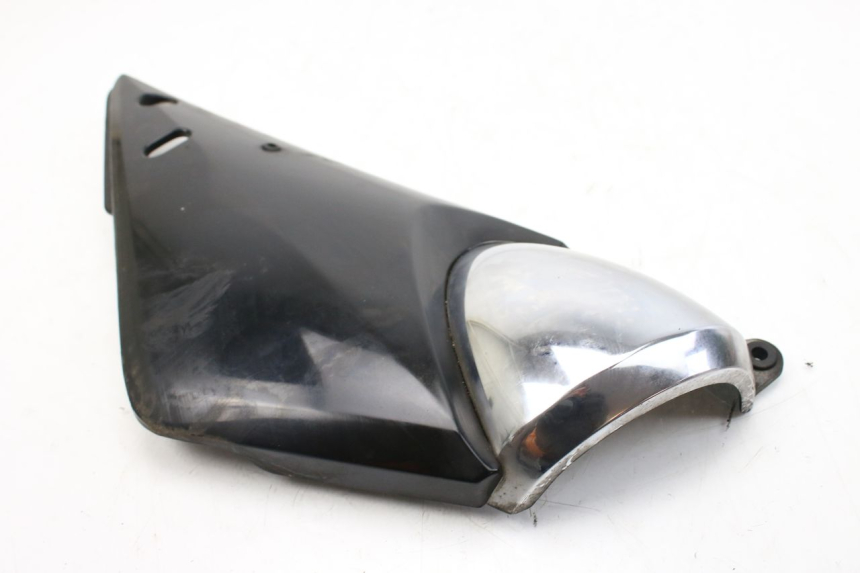 photo de TAMPA LATERAL DIREITA SOB O BANCO SUZUKI GSF S BANDIT 600 (2000 - 2004) - Zoom do estado de desgaste