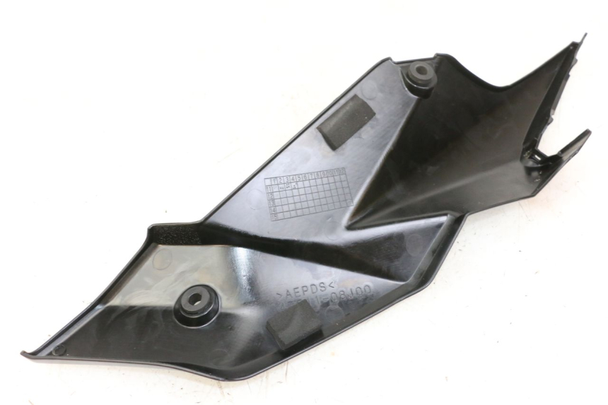 photo de TAMPA LATERAL DIREITA SOB O BANCO SUZUKI GSR 750 (2011 - 2017) - Zoom do estado de desgaste
