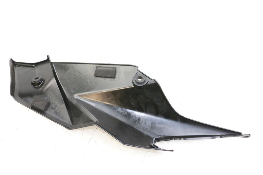 photo de TAMPA LATERAL DIREITA SOB O BANCO SUZUKI GSR 750 (2011 - 2017) - Outro ângulo de visão
