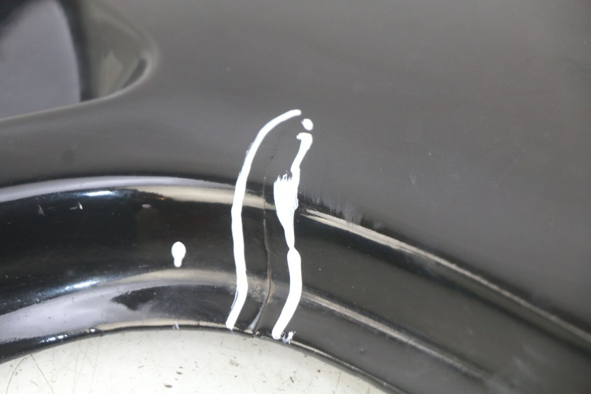 photo de TAMPA LATERAL DIREITA SOB O BANCO SUZUKI GSX-F GSX  F 1100 (1988 - 1994) - Estado da superfície