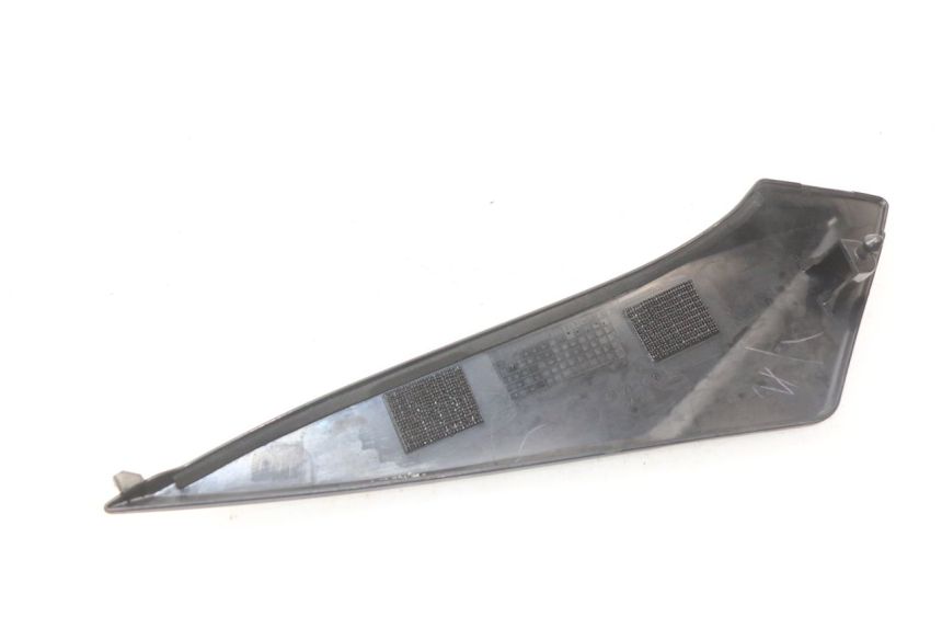 photo de TAMPA LATERAL DIREITA SOB O BANCO SUZUKI GSX-R GSXR 750 (2011 - 2016) - Outro ângulo de visão