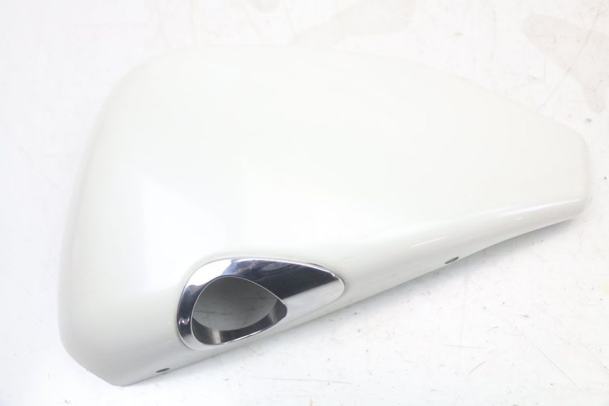 photo de TAMPA LATERAL DIREITA SOB O BANCO HARLEY DAVIDSON SPORTSTER XL CUSTOM 883 (1999 - 2006) - Zoom do estado de desgaste