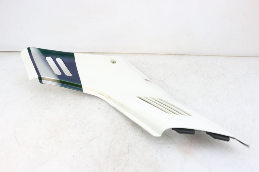 photo de TAMPA LATERAL DIREITA SOBRE O BANCO HONDA CBR F 1000 (1993 - 1996) - Estado da superfície
