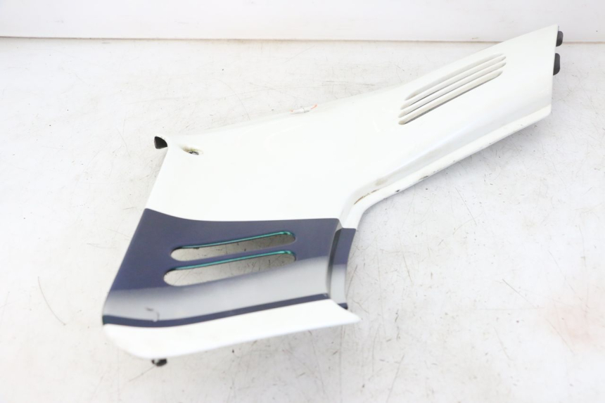 photo de TAMPA LATERAL DIREITA SOBRE O BANCO HONDA CBR F 1000 (1993 - 1996) - Peça verificada