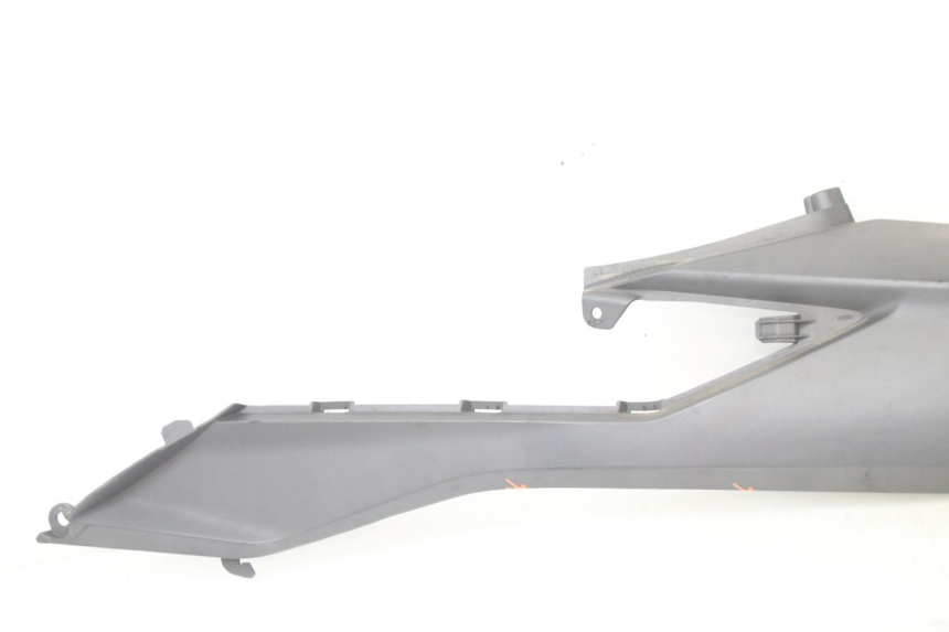 photo de TAMPA LATERAL DIREITA SOB O BANCO HONDA FORZA 125 (2021 - 2025) - Detalhe da peça