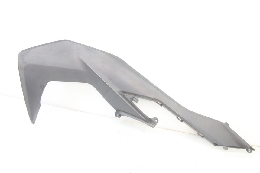 photo de TAMPA LATERAL DIREITA SOB O BANCO HONDA FORZA 125 (2021 - 2025) - Outro ângulo de visão