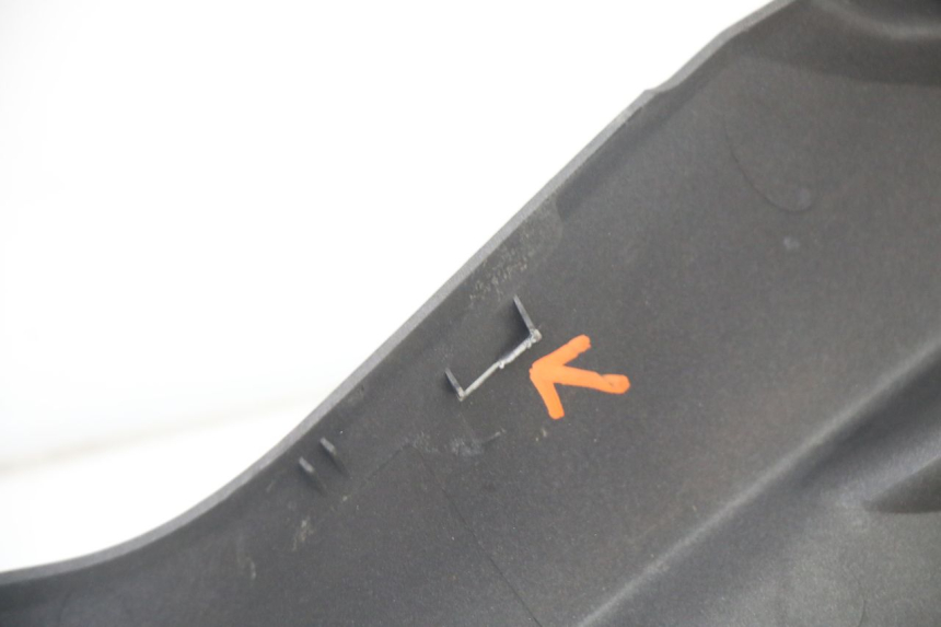 photo de TAMPA LATERAL DIREITA SOB O BANCO HONDA FORZA 125 (2021 - 2025) - Pontos de fixação