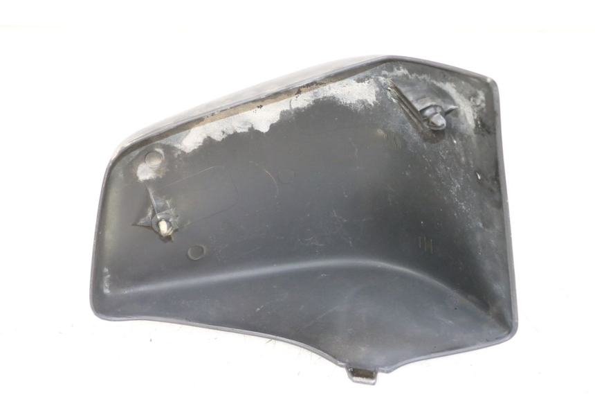 photo de TAMPA LATERAL DIREITA SOB O BANCO HONDA VT C2 SHADOW 750 (1997 - 2001) - Zoom do estado de desgaste