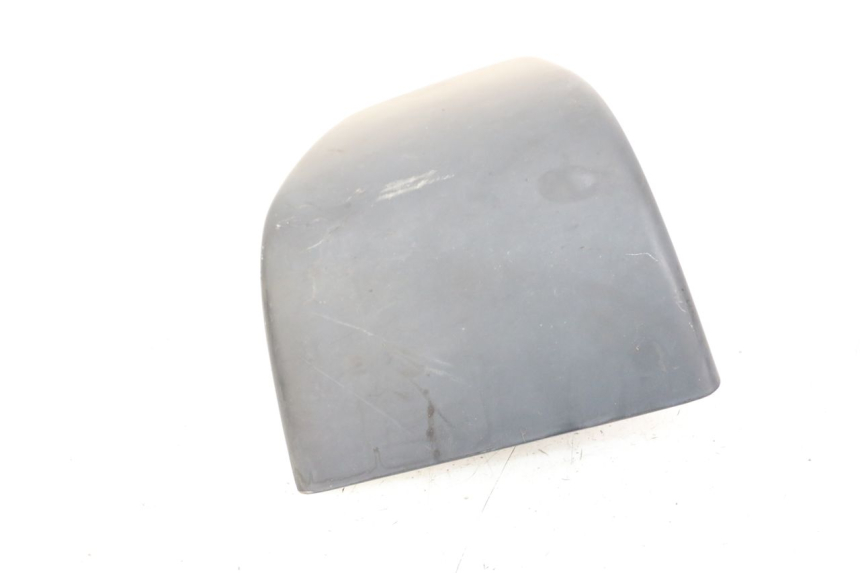 photo de TAMPA LATERAL DIREITA SOB O BANCO HONDA VT C2 SHADOW 750 (1997 - 2001) - Ampliação técnica