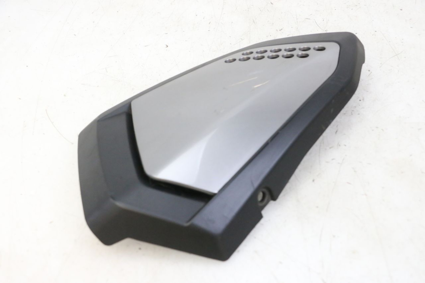 photo de TAMPA LATERAL DIREITA SOB O BANCO KEEWAY K-LIGHT KLIGHT 125 (2018 - 2025) - Outro ângulo de visão
