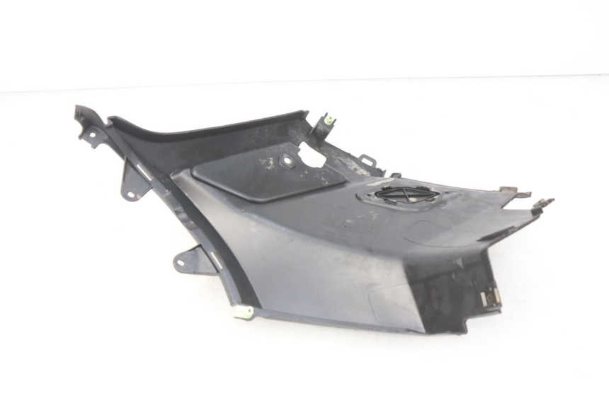 photo de TAMPA LATERAL DIREITA SOB O BANCO PEUGEOT KISBEE 2T 50 (2010 - 2017) - Zoom do estado de desgaste