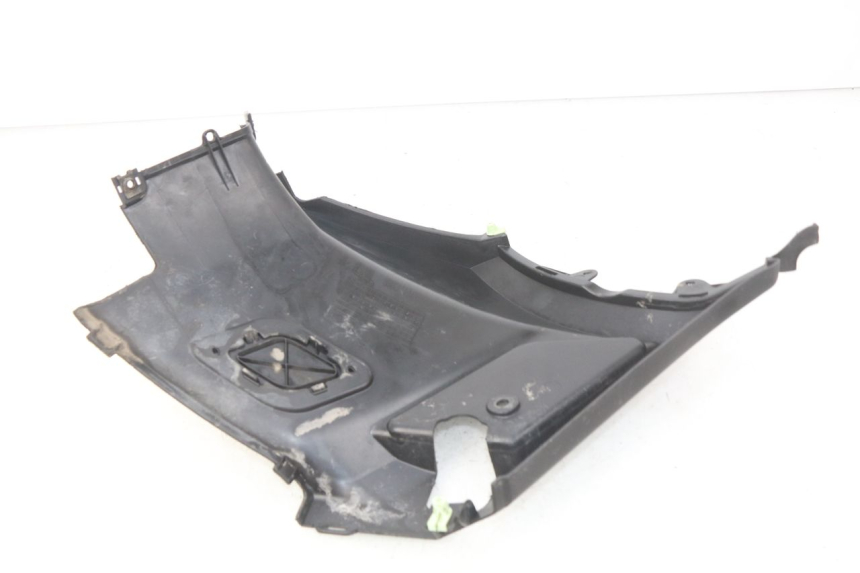 photo de TAMPA LATERAL DIREITA SOB O BANCO PEUGEOT KISBEE 2T 50 (2010 - 2017) - Outro ângulo de visão