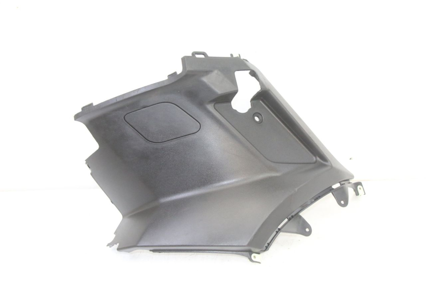 photo de TAMPA LATERAL DIREITA SOB O BANCO PEUGEOT KISBEE 2T 50 (2010 - 2017) - Detalhe da peça