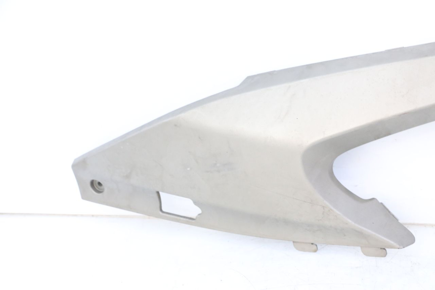 photo de TAMPA LATERAL DIREITA SOB O BANCO KYMCO XCITING 500 (2007 - 2010) - Marcações e referências