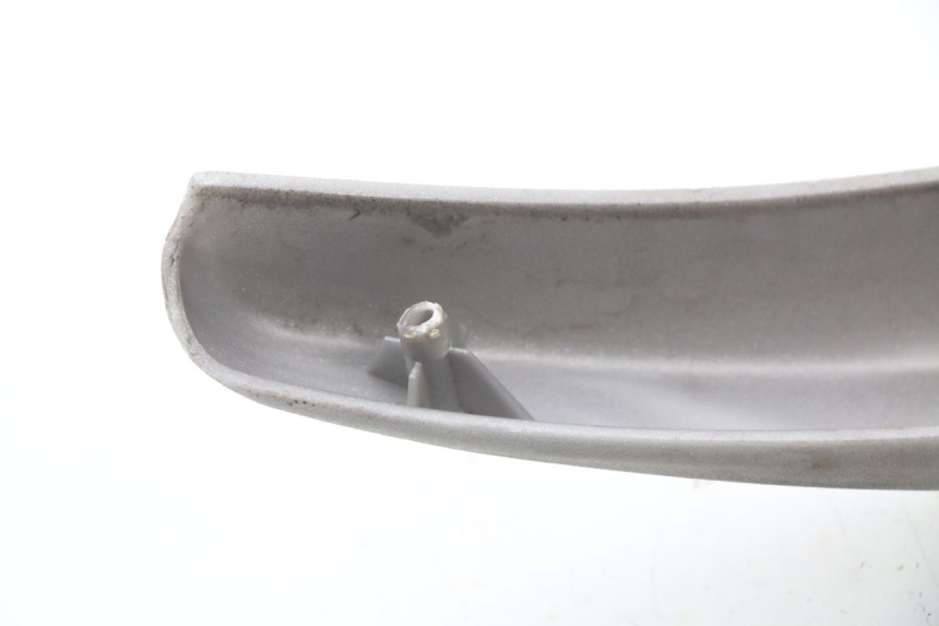 photo de TAMPA LATERAL DIREITA SOB O BANCO PIAGGIO LIBERTY 4T 50 (2004 - 2008) - Detalhe da peça