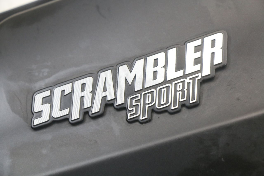 photo de TAMPA LATERAL DIREITA SOB O BANCO MASAI SCRAMBLER SPORT 125 (2021 - 2025) - Outro ângulo de visão