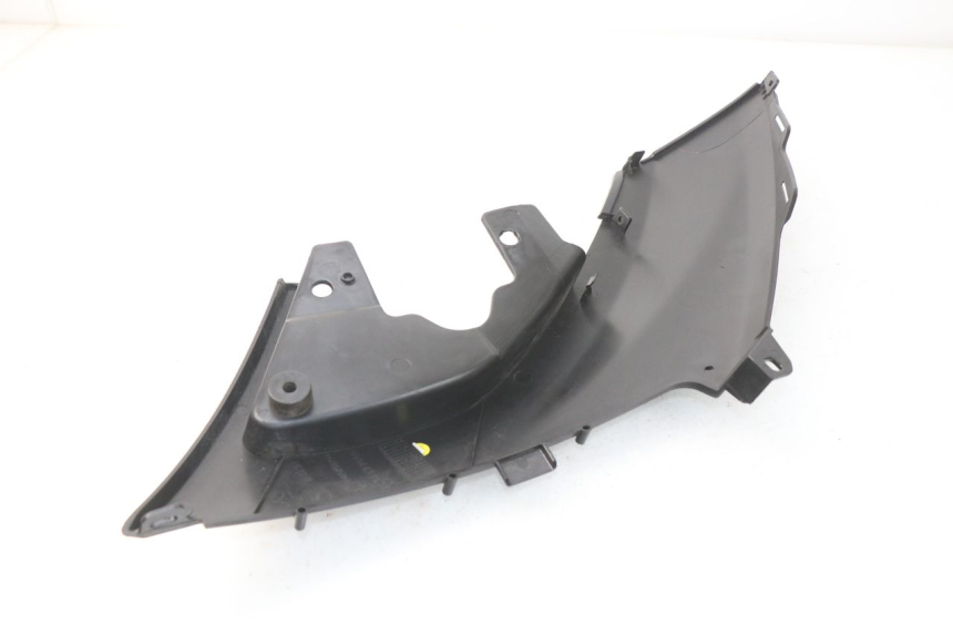 photo de TAMPA LATERAL DIREITA SOB O BANCO PEUGEOT METROPOLIS 400 (2017 - 2020) - Detalhe da peça