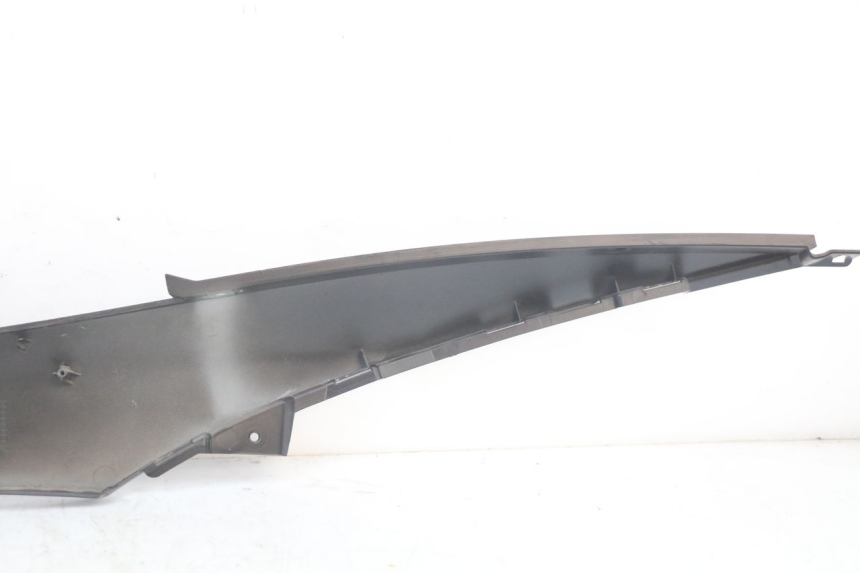 photo de TAMPA LATERAL DIREITA SOBRE O BANCO PIAGGIO MP3 HPE 350 (2018 - 2020) - Estado da superfície