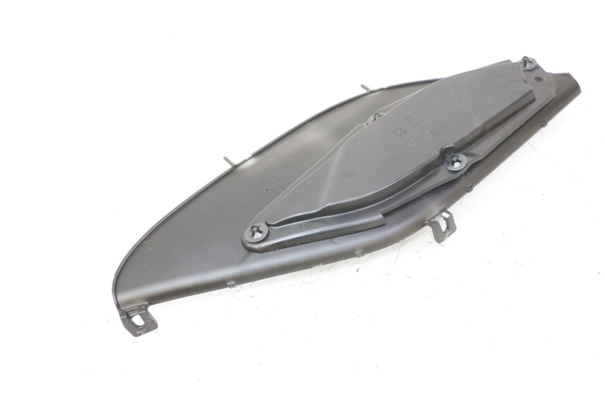 photo de TAMPA LATERAL DIREITA SOBRE O BANCO PIAGGIO MP3 HPE 310 (2024 - 2025) - Zoom do estado de desgaste