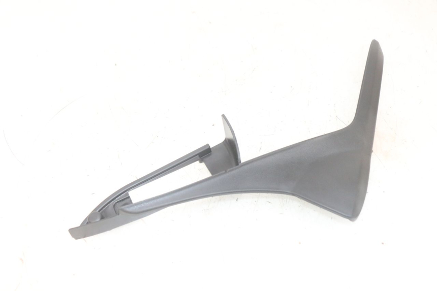 photo de TAMPA LATERAL DIREITA SOB O BANCO PIAGGIO MP3 HPE 300 (2019 - 2026) - Pontos de fixação
