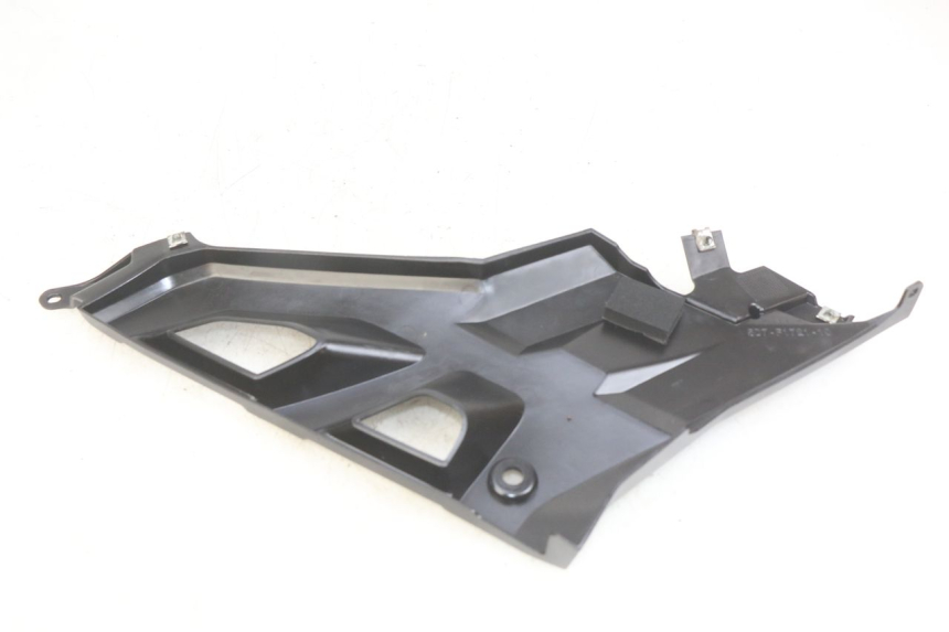 photo de TAMPA LATERAL DIREITA SOB O BANCO YAMAHA MT ABS 125 (2014 - 2018) - Zoom do estado de desgaste