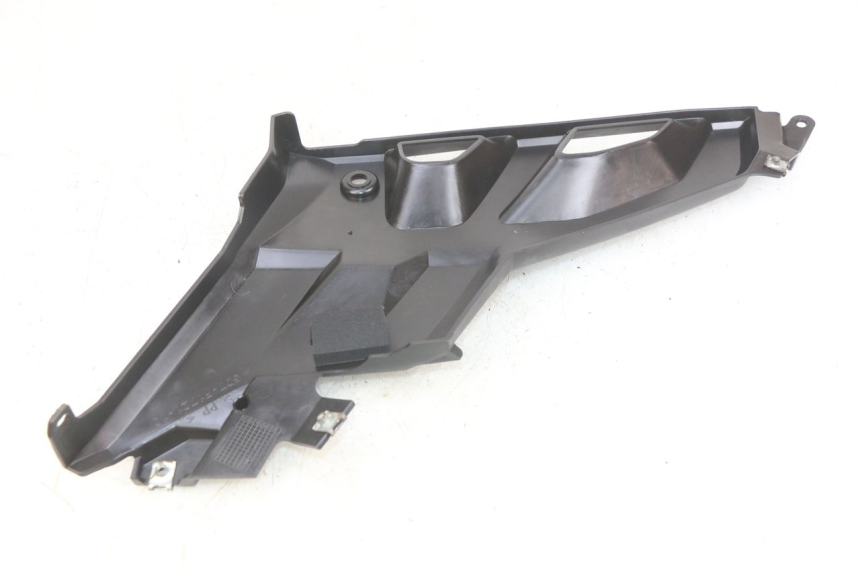 photo de TAMPA LATERAL DIREITA SOB O BANCO YAMAHA MT ABS 125 (2014 - 2018) - Outro ângulo de visão