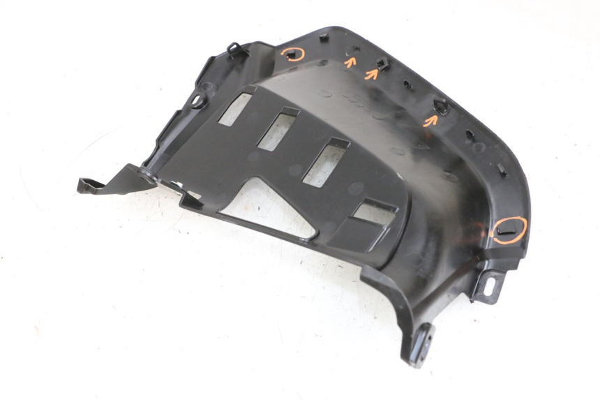 photo de TAMPA LATERAL DIREITA SOB O BANCO YAMAHA NEO'S CORE 1 (2022 - 2026) - Detalhe da peça
