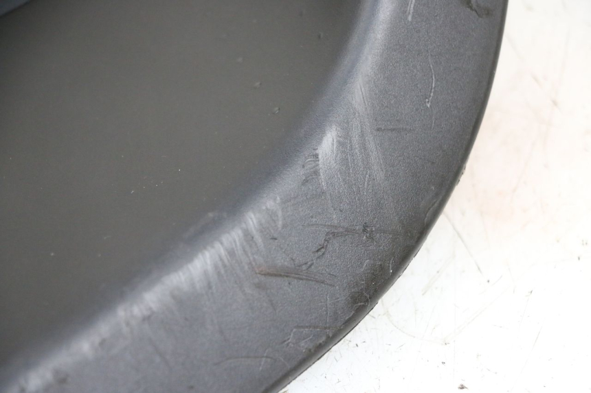 photo de TAMPA LATERAL DIREITA SOB O BANCO YAMAHA NEO'S CORE 1 (2022 - 2026) - Inspeção visual