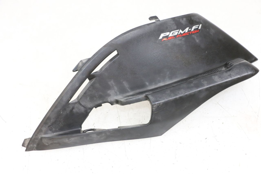 photo de TAMPA LATERAL DIREITA SOBRE O BANCO HONDA NHX LEAD 110 (2008 - 2010) - Vista principal
