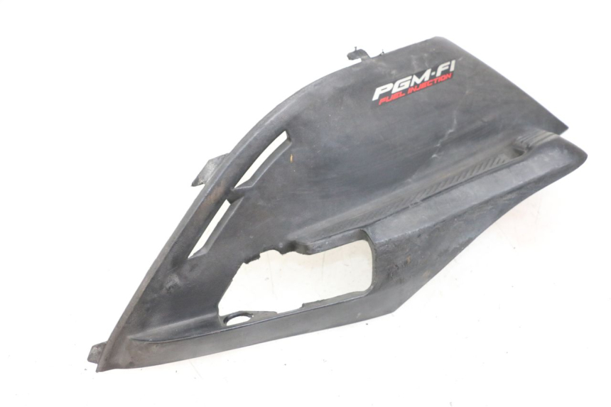 photo de TAMPA LATERAL DIREITA SOBRE O BANCO HONDA NHX LEAD 110 (2008 - 2010) - Vista principal