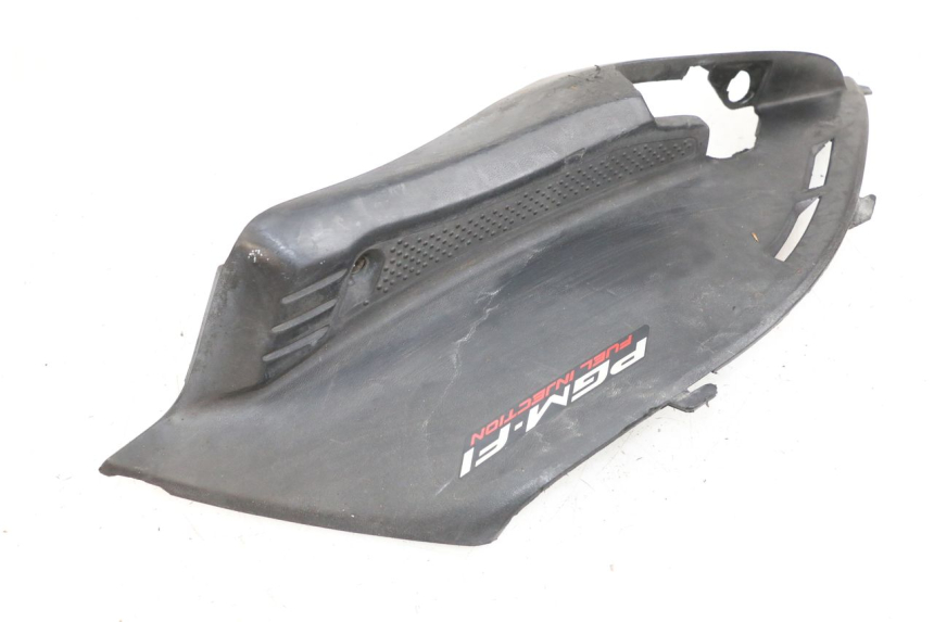 photo de TAMPA LATERAL DIREITA SOBRE O BANCO HONDA NHX LEAD 110 (2008 - 2010) - Outro ângulo de visão