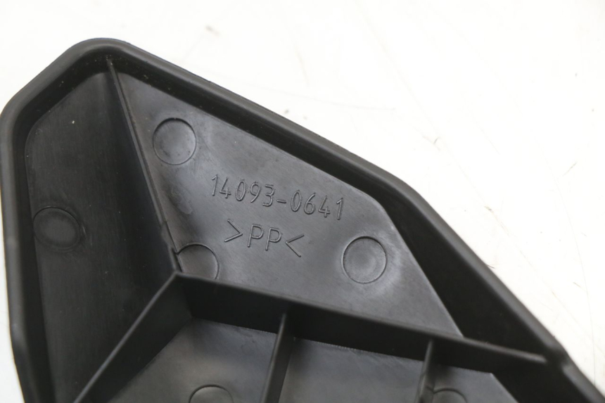photo de TAMPA LATERAL DIREITA SOB O BANCO KAWASAKI NINJA 400 (2018 - 2023) - Outro ângulo de visão
