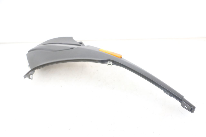 photo de TAMPA LATERAL DIREITA SOB O BANCO PIAGGIO NRG POWER PUREJET 50 (2018 - 2021) - Pontos de fixação