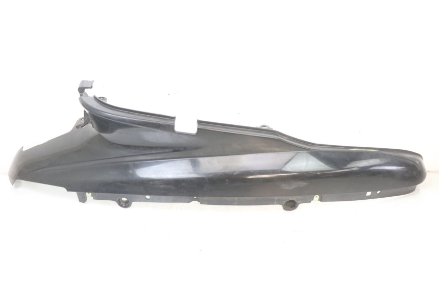 photo de TAMPA LATERAL DIREITA SOB O BANCO PEUGEOT DJANGO 125 (2014 - 2017) - Detalhe da peça