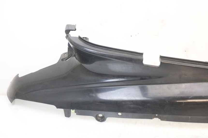 photo de TAMPA LATERAL DIREITA SOB O BANCO PEUGEOT DJANGO 125 (2014 - 2017) - Zoom do estado de desgaste