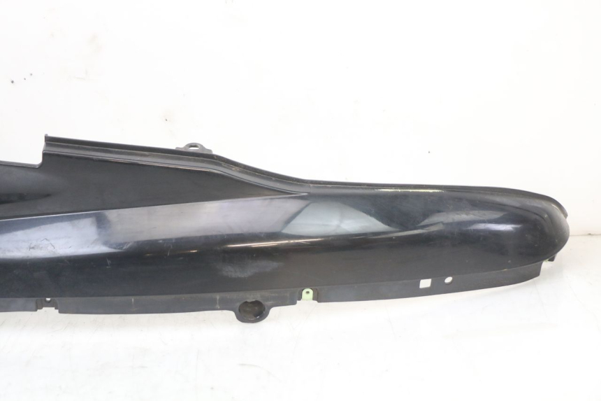 photo de TAMPA LATERAL DIREITA SOB O BANCO PEUGEOT DJANGO 125 (2014 - 2017) - Outro ângulo de visão
