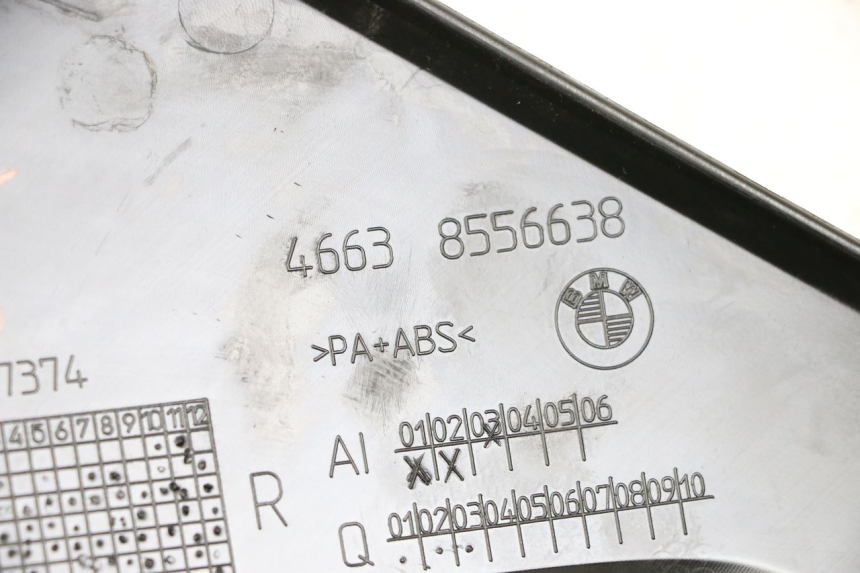 photo de TAMPA LATERAL DIREITA SOBRE O BANCO BMW R GS 1250 (2021 - 2024) - Detalhe da peça