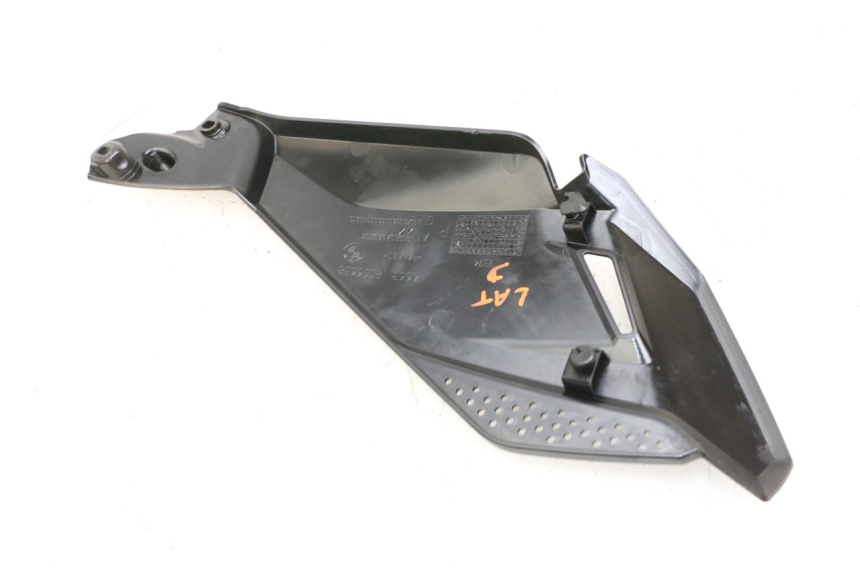 photo de TAMPA LATERAL DIREITA SOBRE O BANCO BMW R GS 1250 (2021 - 2024) - Outro ângulo de visão