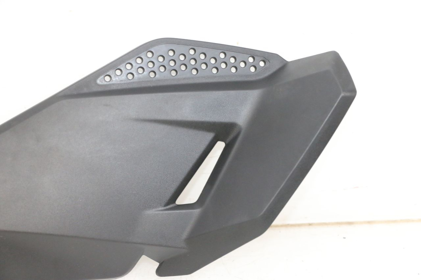 photo de TAMPA LATERAL DIREITA SOBRE O BANCO BMW R GS 1250 (2021 - 2024) - Pontos de fixação