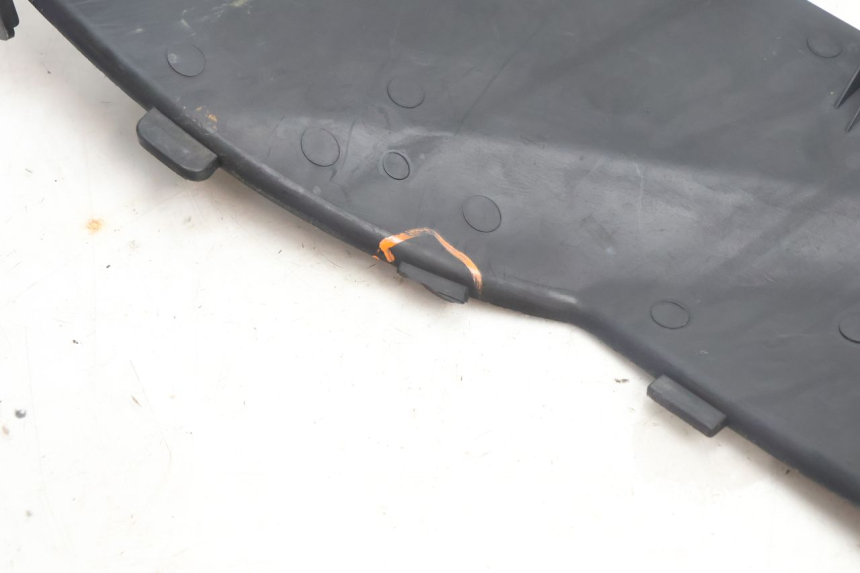 photo de TAMPA DIREITA SOB O ASSENTO DAELIM S2 125 (2006 - 2007) - Detalhe da peça