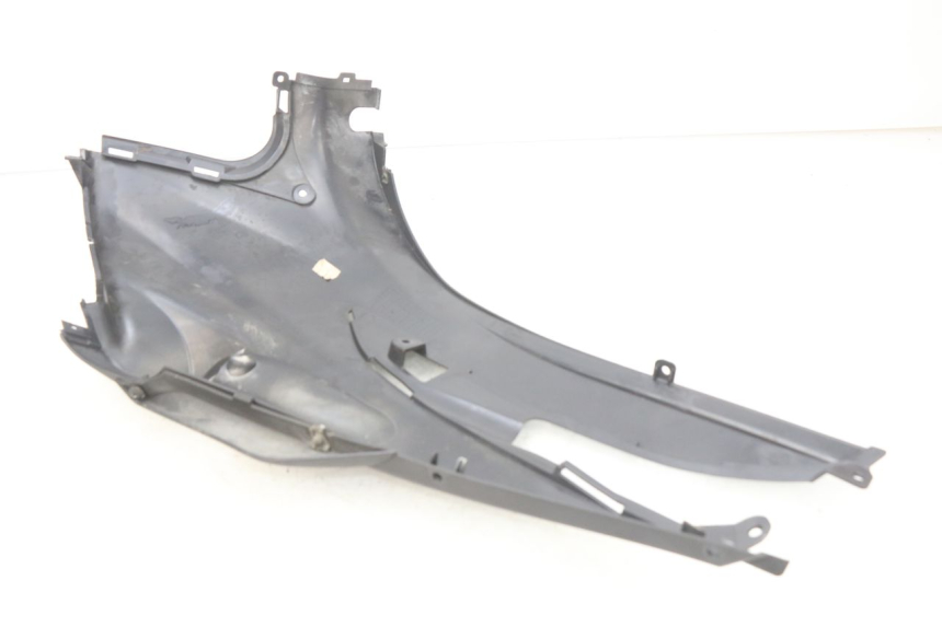 photo de TAMPA LATERAL DIREITA SOBRE O BANCO SUZUKI SIXTEEN 125 (2008 - 2010) - Detalhe da peça
