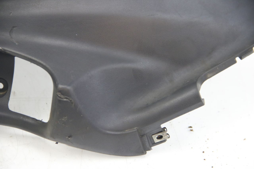 photo de TAMPA LATERAL DIREITA SOBRE O BANCO SUZUKI SIXTEEN 125 (2008 - 2010) - Ampliação dos componentes
