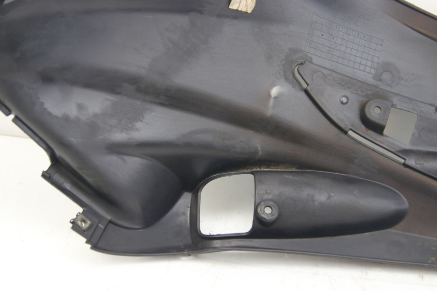 photo de TAMPA LATERAL DIREITA SOBRE O BANCO SUZUKI SIXTEEN 125 (2008 - 2010) - Pontos de fixação
