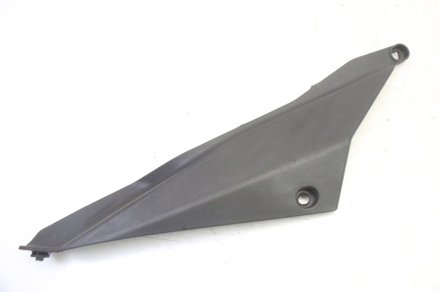 photo de TAMPA LATERAL DIREITA SOBRE O BANCO GILERA SMT SUPERMOTARD 50 (2009 - 2017) - Vista principal
