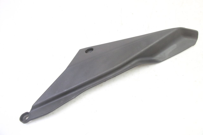 photo de TAMPA LATERAL DIREITA SOBRE O BANCO GILERA SMT SUPERMOTARD 50 (2009 - 2017) - Outro ângulo de visão
