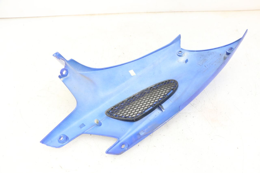 photo de TAMPA LATERAL DIREITA SOBRE O BANCO PEUGEOT SPEEDFIGHT 2 LC 50 (2000 - 2009) - Ampliação técnica